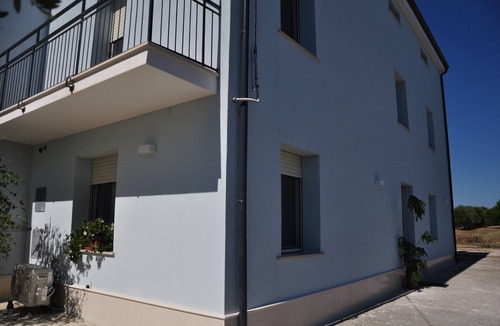Ortona House | Your home with fireplace and vast backyard, comfortable, large and cozy.