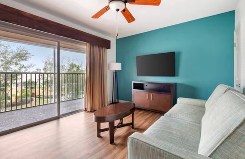 West Kissimmee Hotel | Your Next Great Escape Starts Here – Book Your Stay Today! Outdoor Pool!