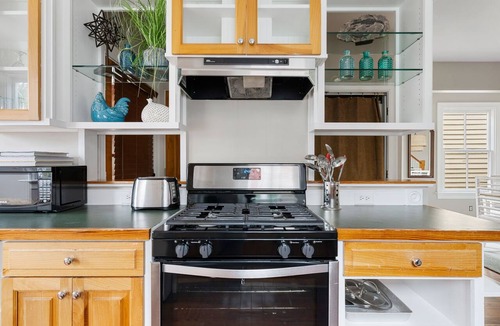 Cannonborough Elliotborough Apartment | Your Rooftop Haven | Sunset Suite Serenity