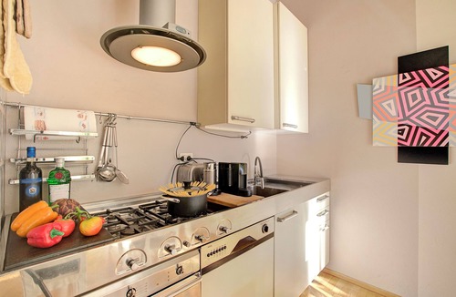 Solcio Apartment | Zara Apartment in Villa Jejia, Lesa, Italy