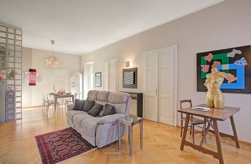 Solcio Apartment | Zara Apartment in Villa Jejia, Lesa, Italy