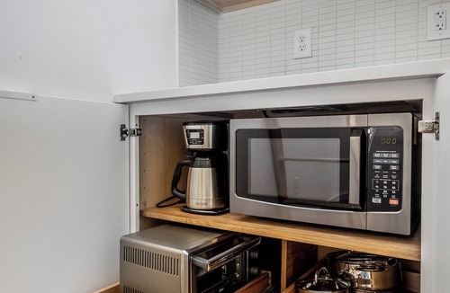 Downtown Apartment | Zen Den, Downtown, Rooftop Hang, Pet Zone
