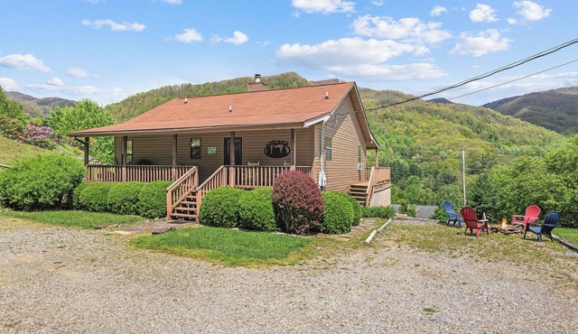 2 BD 2 BA Cozy, Single LV Cabin, Views, Covered Porch
