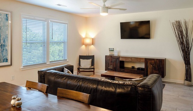 2-bedroom, 1-bathroom apartment. Walk to beach and access to REAL Watersports