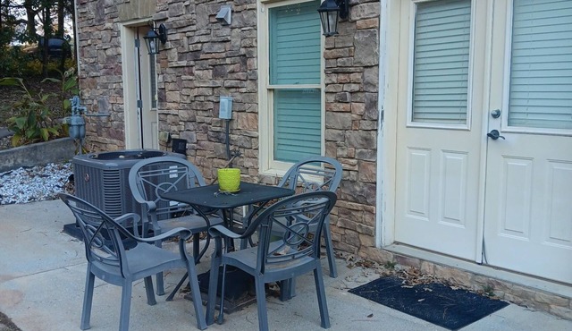 2-bedroom apartment, a safe/quiet neighborhood in Grayson with AC & fitness room