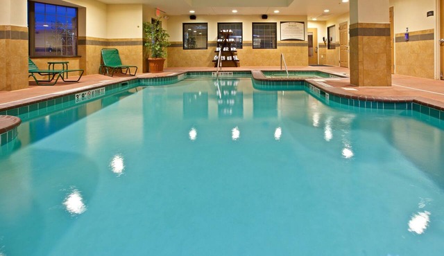 2 Double Beds 1-BR Suite | Free Breakfast Indy