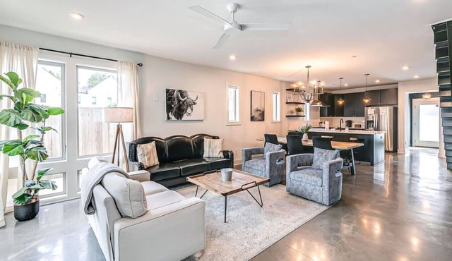 2 Homes Side by Side , Sleeps 24- Mins to Broadway