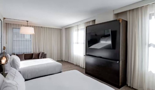 2 Landmark Downtown Hotels Offering Comfort Near Capitol & Convention Center