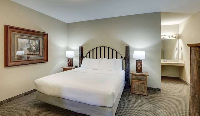2 Units | Johnston Stay w/pool Access | 0.5 mi to Texas Roadhouse