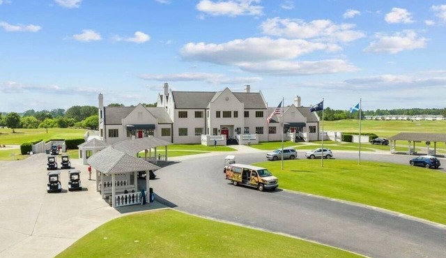 2Br Condo @ Legends Golf