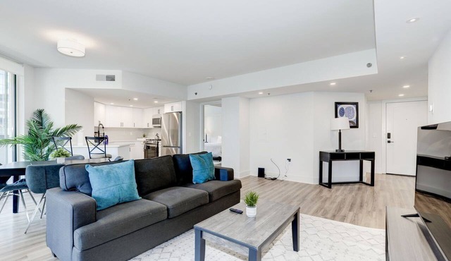 2BR Urban Oasis, DC Access with Lux Comforts