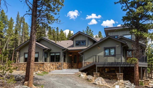 34 Acre Escape~Games~Hiking~Pool Table~Bicycles