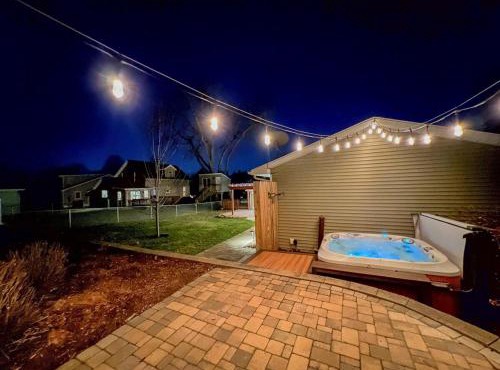 3Bed 2Bath Outdoor Oasis, Fenced Yard, HOT TUB!