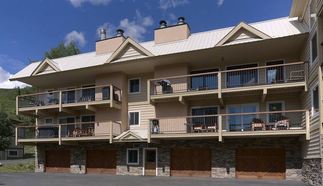 3br/2Ba,Mt view,hot tub,free shuttle! Book your Summer Vacation!