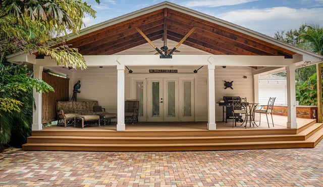 3BR/2BA The Coastal Craftsman ~ Porches Palms & Hammocks