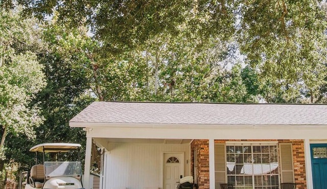 3BR/2BA w/GOLF CART! Close to Beach & Downtown Ocean Springs! Southern Exposure
