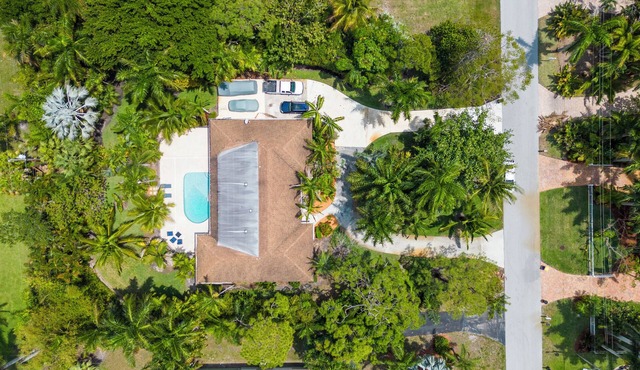4BR/3BA Tropical & Spacious - Heated Salt Pool!
