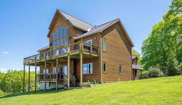 4BR Mountain Retreat on 2+ Private Acres Near Lake Hot Tub Mountain Views