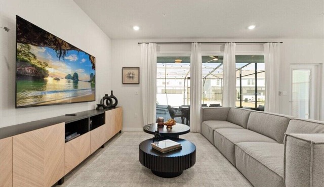 5 BD/4.5 BA/Windsor Cay (16202 CC)
