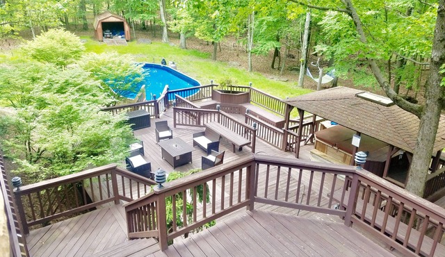 5000sqft Mountain View Pool Hot Tub Sauna Firepit Games Multiple LARGE Deck