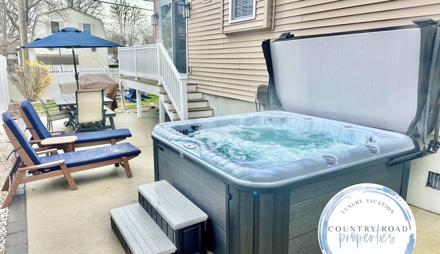 500ft to Private Beach! Hot Tub, Fireplace, Close to all!
