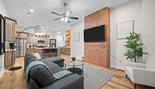 6BR Group Retreat w/BBQ, Game Room, and Parking