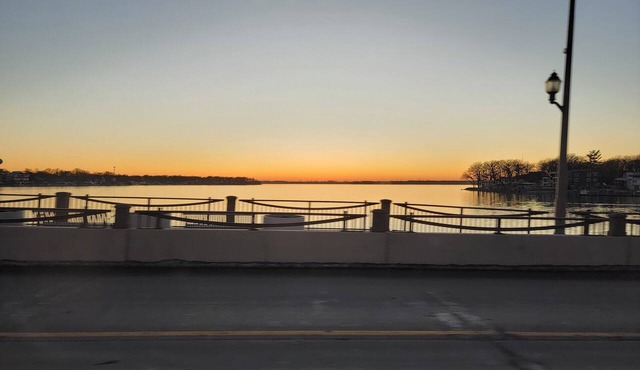 7 Bed, 3 Bath Okoboji Near Ritz West and East Lake Bridge Walk to EVERYTHING!
