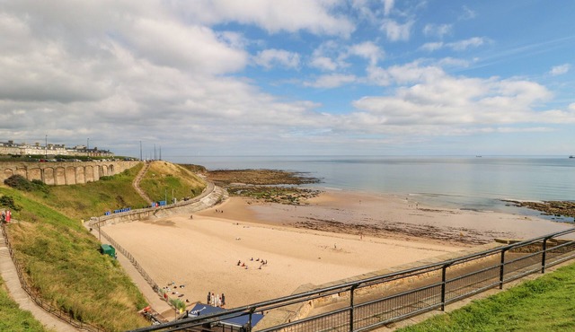 8 HAMPTON ROAD, pet friendly, with a garden in Cullercoats