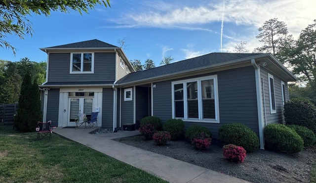Adjacent to UVA Grounds, WALKABLE to Scott Stadium, Corner, Downtown