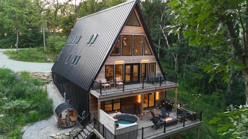 Aframe River Retreat, Sauna, Hot Tub, Workspace, New Build!