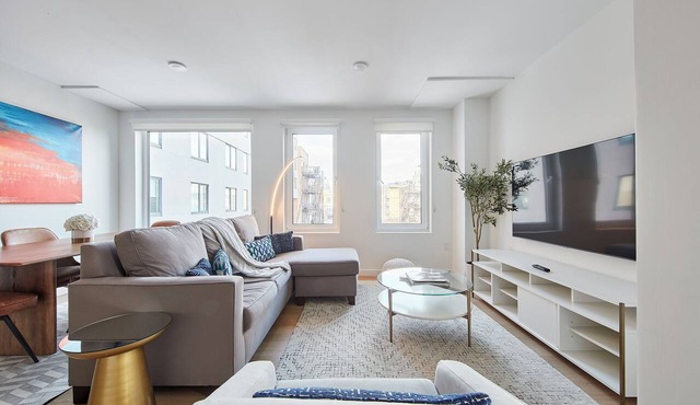 Airy 3 BR Flat w/shared deck - gym - mins to NYC