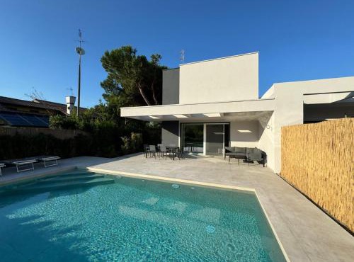 Albarella villa con piscina nuova