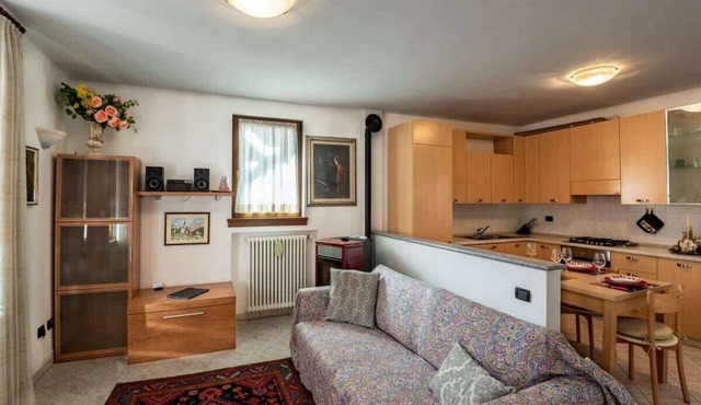 Apartment with garden Dongo- Larihome A06
