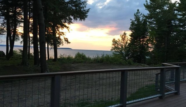 Au Train Island View Lodge: Summer Adventure Hub — Trails, Beach & Boating Nearby