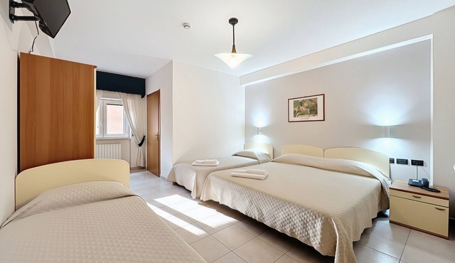 B&B with Window - 108 - Santangelo - Pool