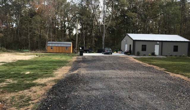 BBQ Barn with private drive and spacious parking