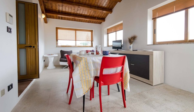 Beach apartment with terrace, sea view, direct access, quiet area, WiFi