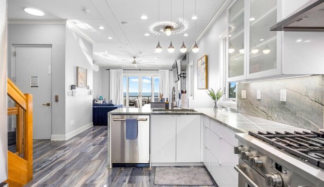 Beachfront 4BR/4.5BA Designer Home w/Hot Tub