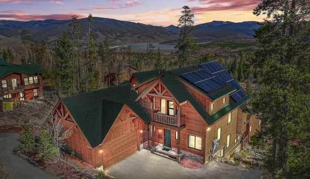 Beautiful 7 BEDROOM, 3 gathering areas, pool table, hot tub, and huge deck with 360-degree views!
