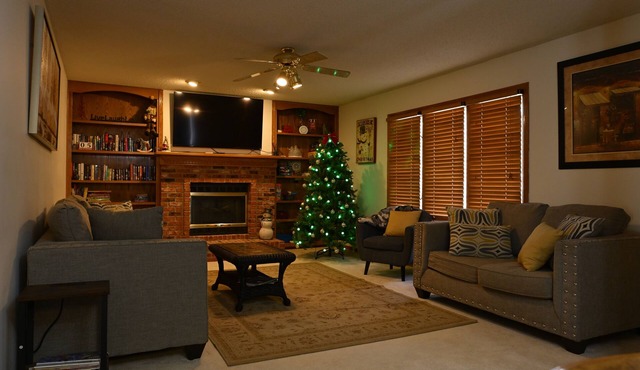 Beautiful comfy five bedroom home sleeps 14