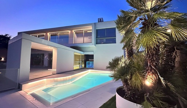 Beautiful private villa for 10 people with WIFI, A/C, private pool, TV and patio, close to Arezzo