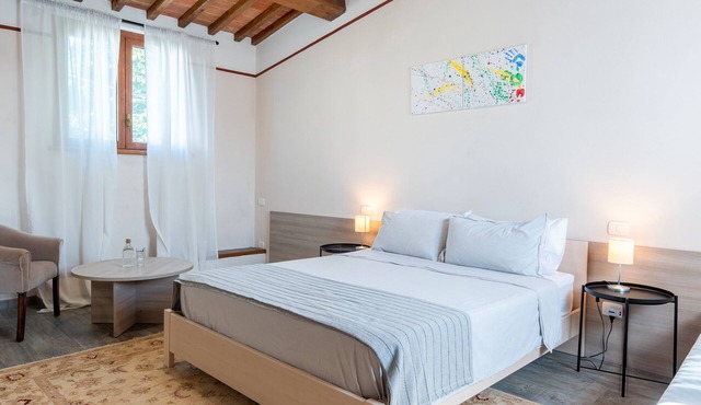 Bed and Breakfast 'Camera 4' with Shared Terrace, Wi-Fi and Air Conditioning