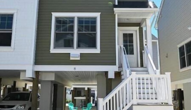 Benny's Beach Bungalow