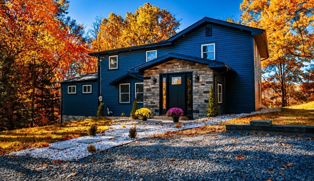 Blitzburg Bungalow: Beautiful 4-bedroom 15 mins from Pittsburgh