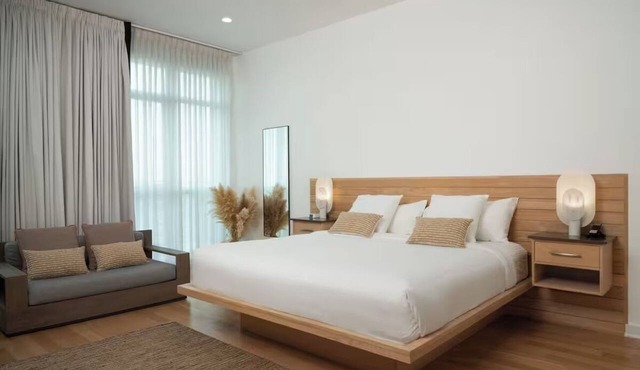Breathtaking Beach Close from Your Door Steps | Suite w/Living area
