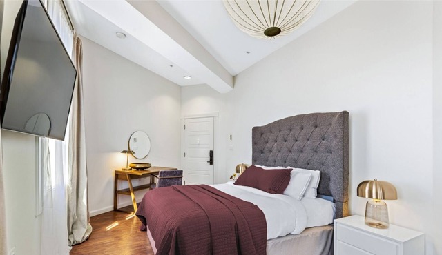Brexton Hotel | Touchless Gorgeous Studio