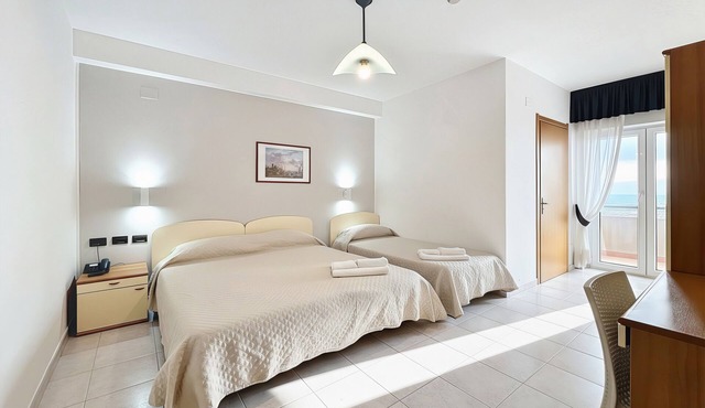 Bright B&B with Sea View Balcony – 229 – Santangelo – Pool