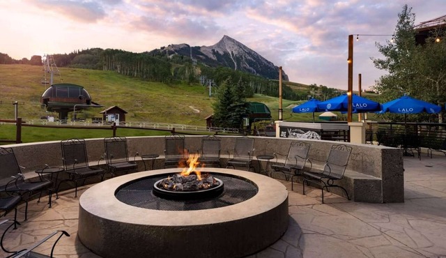 By Mt. Crested Butte + Skiing. Restaurant. Spa.