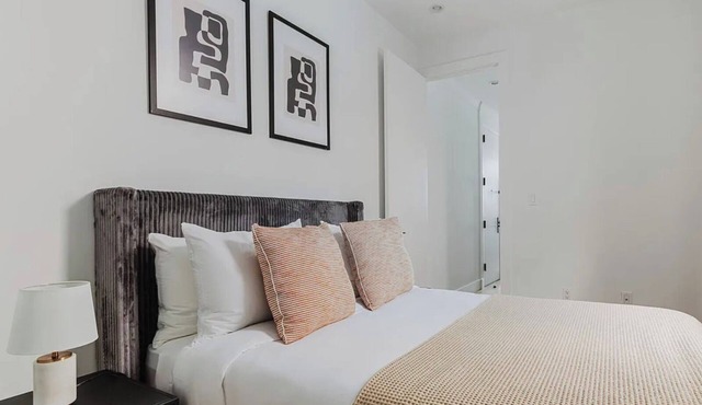 Calm & Comfortable 2-Bedroom Home in Vibrant NYC