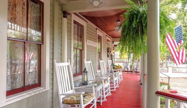 Cedar House Inn